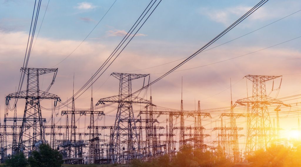 Distribución eléctrica: componentes eléctricos y electromecánicos para subestaciones y redes de distribución.