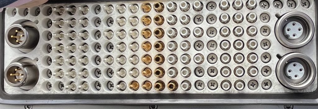 Scharfenberg traction contacts